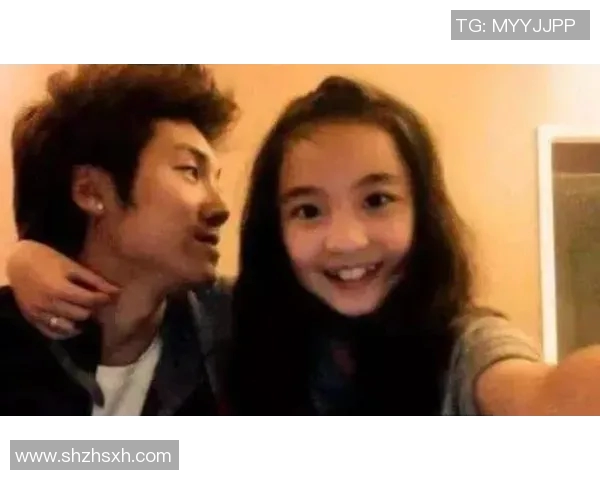 勇敢女孩与足球明星的感人相遇点燃希望之光